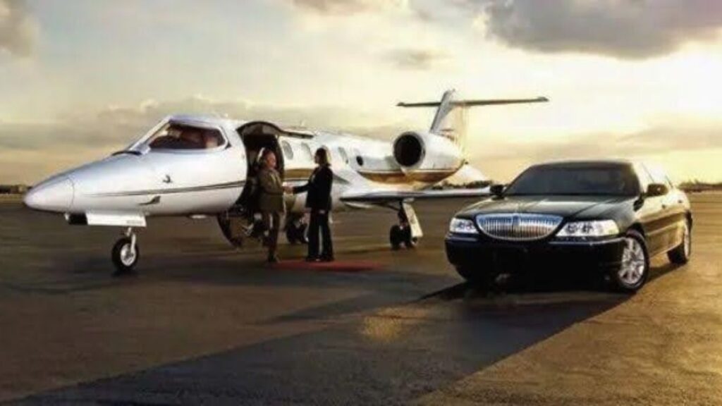 6 Benefits of Using a Limo for Airport Transfers in 2025